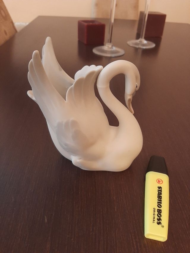 Elegante cisne porcelana