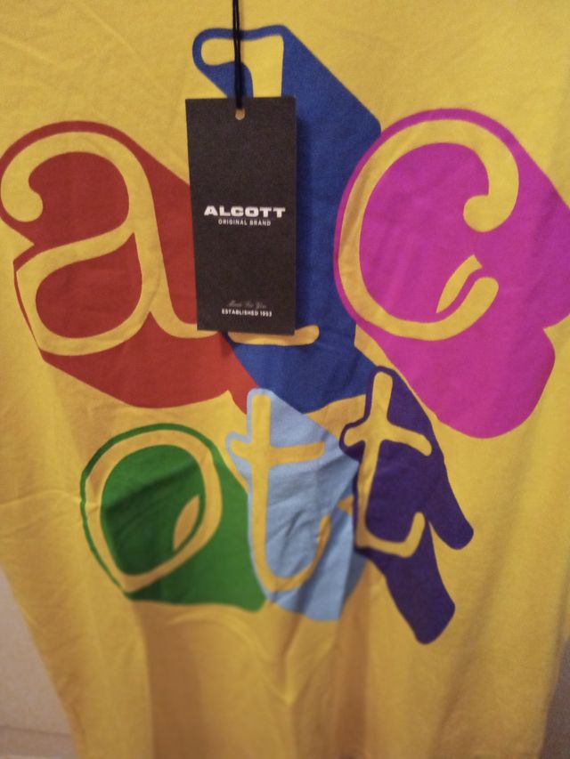 Camiseta Alcott amarilla Nueva