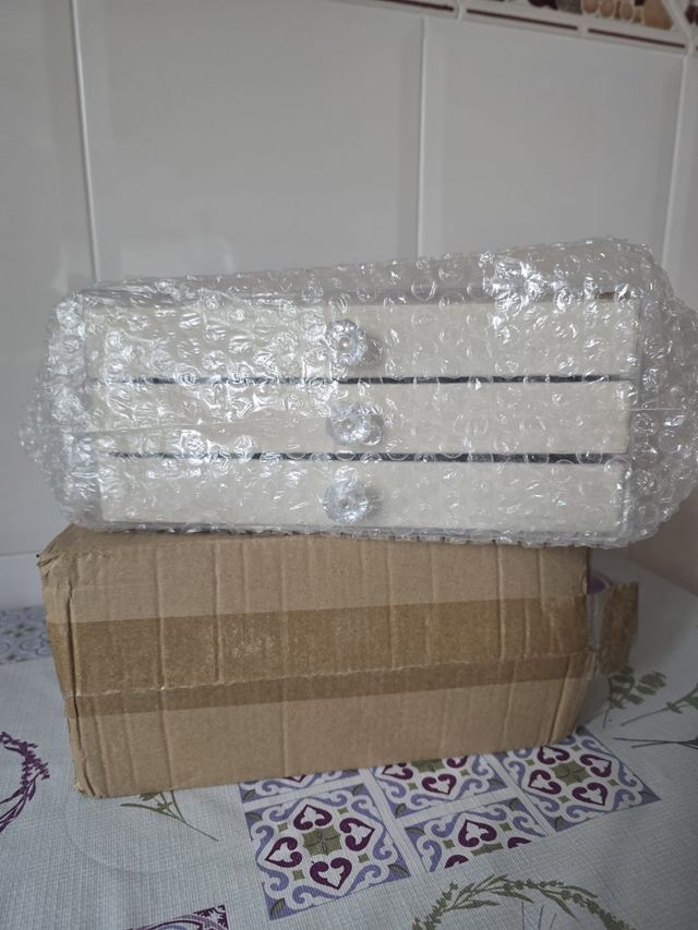 Joyero 3 cajones beige/crema. NUEVO. 13,80 EUROS