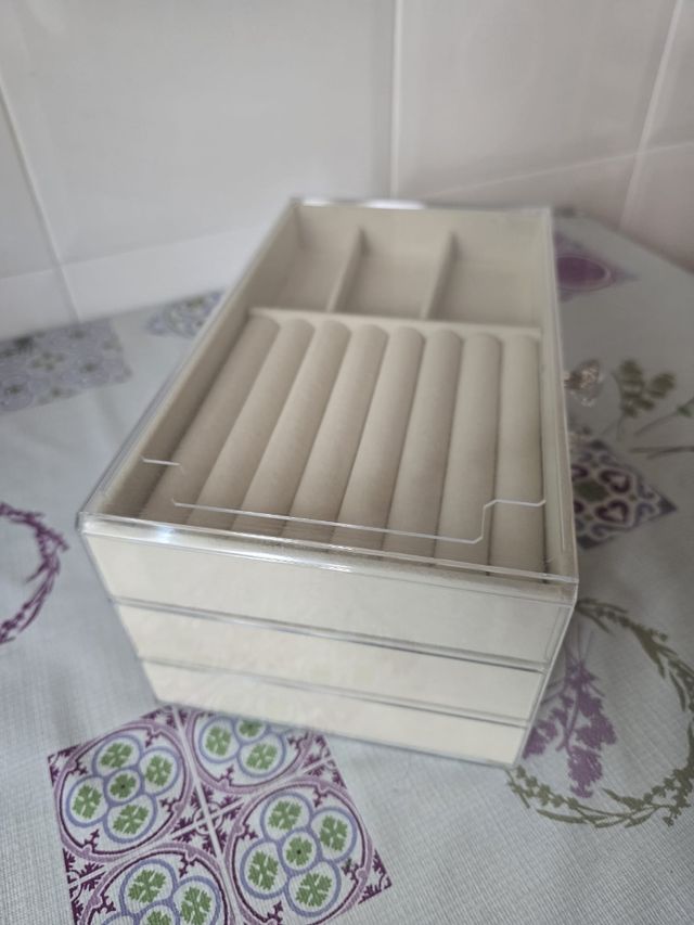 Joyero 3 cajones beige/crema. NUEVO. 13,80 EUROS