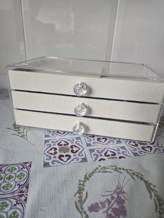 Joyero 3 cajones beige/crema. NUEVO. 13,80 EUROS