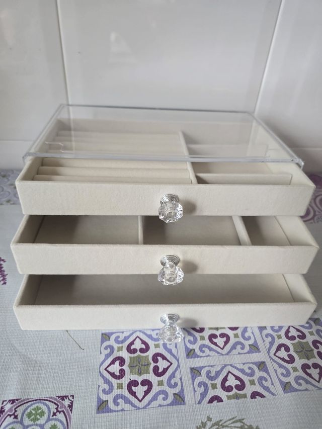 Joyero 3 cajones beige/crema. NUEVO. 13,80 EUROS