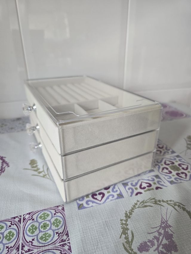 Joyero 3 cajones beige/crema. NUEVO. 13,80 EUROS