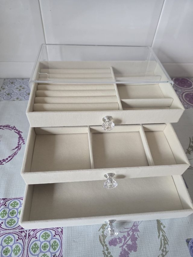 Joyero 3 cajones beige/crema. NUEVO. 13,80 EUROS