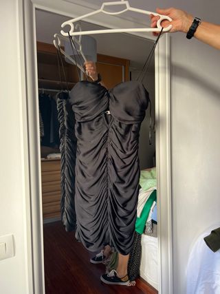 Vestido negro satinado