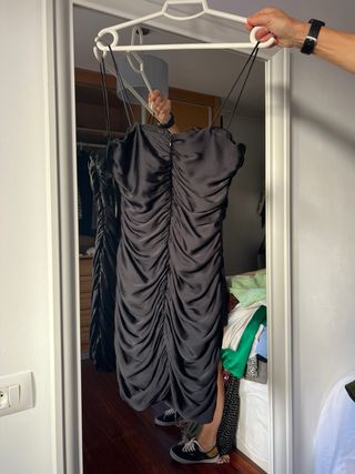Vestido negro satinado