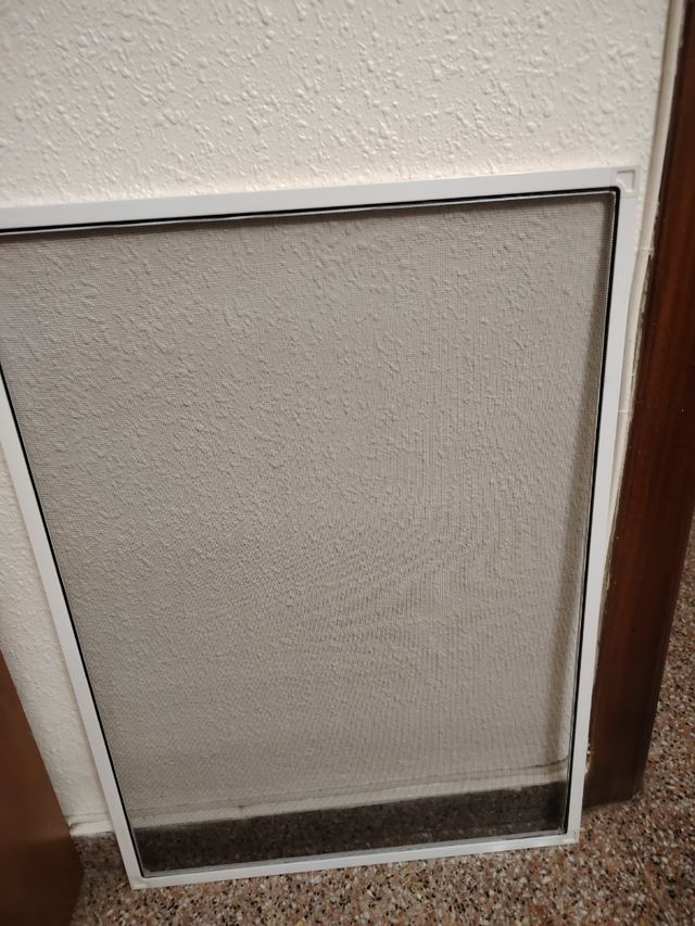 Mosquitera ventana - Marco blanco.Las Dos 25 euros