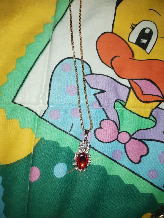 Joyas doradas rojas mujer