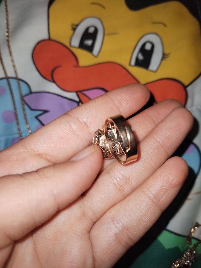 Joyas doradas rojas mujer