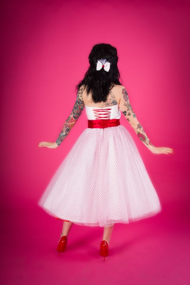 Alquiler Vestido novia tul lunares rojos.