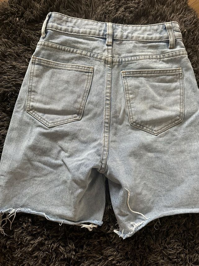Bermudas vaqueras rotas