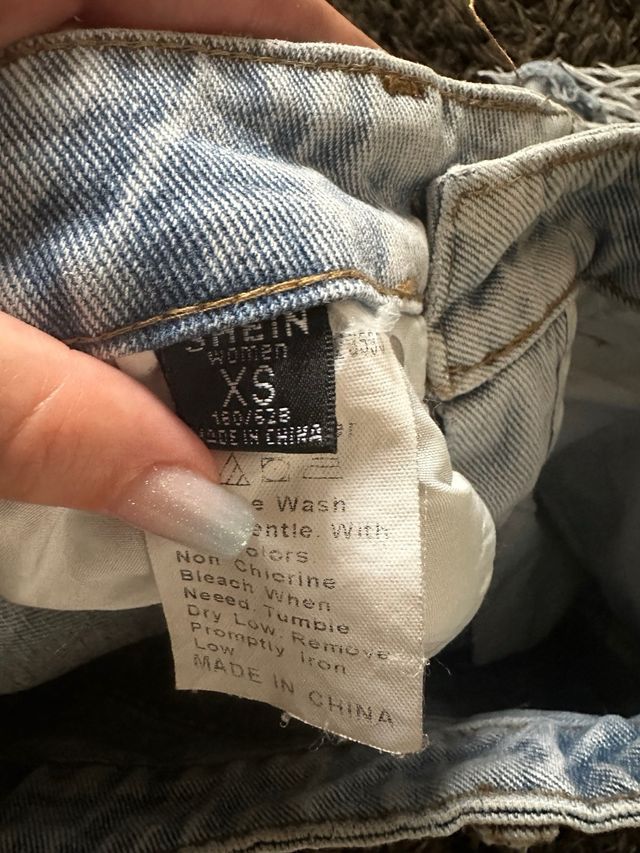 Bermudas vaqueras rotas