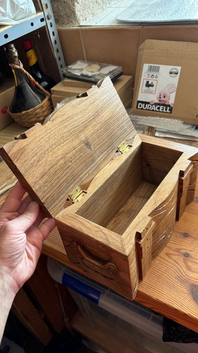 Vendo Arca madera Recién tallada - Nogal