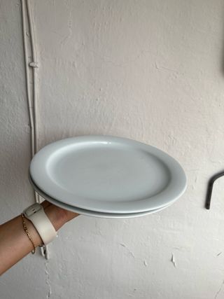 2 Platos Blancos Porcelana