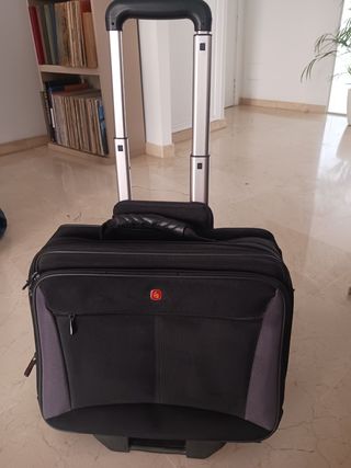 Maletín trolley negro con ruedas