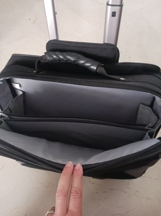 Maletín trolley negro con ruedas