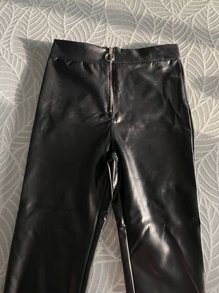 Pantalones cuero sintético negros