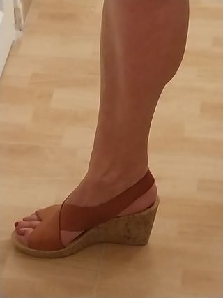 Sandalias cuña marrón