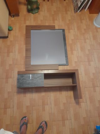 Entradita con cajón y espejo