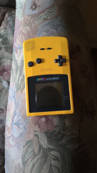 Game Boy Color amarilla