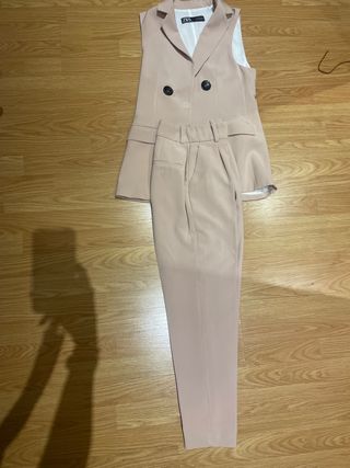 Traje Zara beige - Chaleco y pantalón