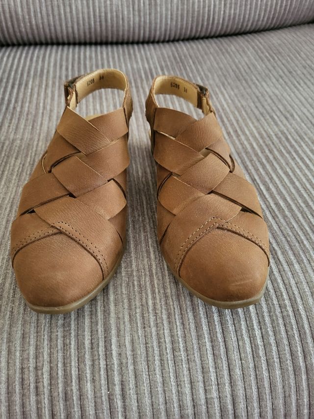 Sandalias Piel Marrón - Talla 38 ( tallan pequeño)