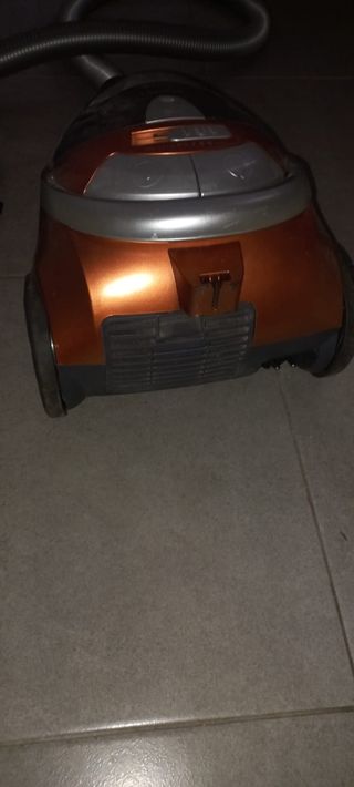 Aspiradora 1400W usada