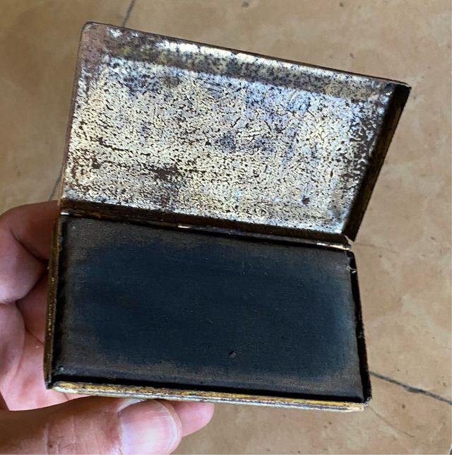 Antigua Lata Sama Almohadillas