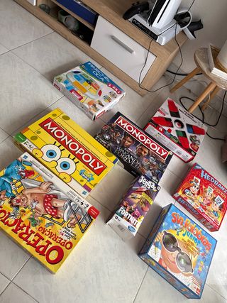 Juegos de mesa: Monopoly, Operación, etc.