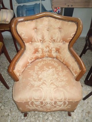 Sillón antiguo de madera