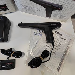 SEGA Master System II + Pistola + juegos
