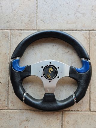 Volante Momo in pelle - Boost