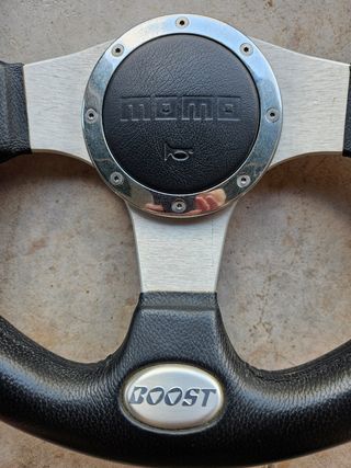 Volante Momo in pelle - Boost