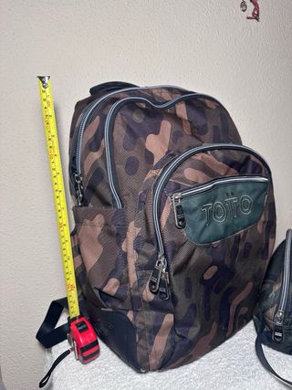 Mochila Totto militar usada-en buen estado 