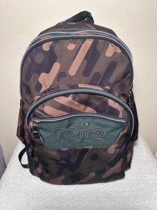 Mochila Totto militar usada-en buen estado 