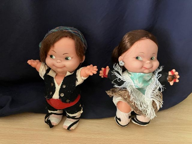 Muñecos regionales: pareja maños