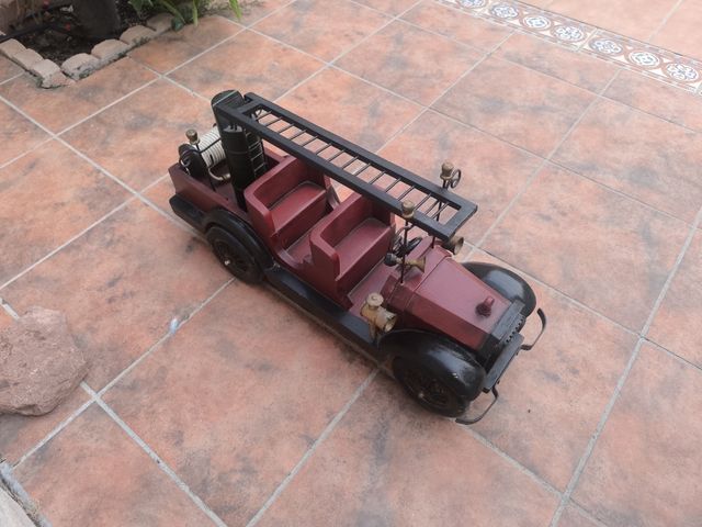 COCHE DE BOMBEROS DE MADERA VINTAGE
