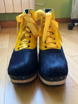 Botines Eferro amarillos y azul oscuro, talla 36. 