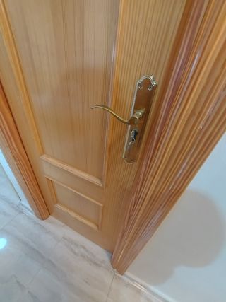 Puerta madera pino, buen estado