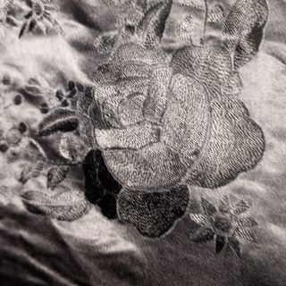 PRECIOSO MANTÓN MANILA DE RASO MUY BORDADO 