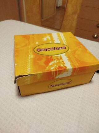 Tacones negros con tachuelas