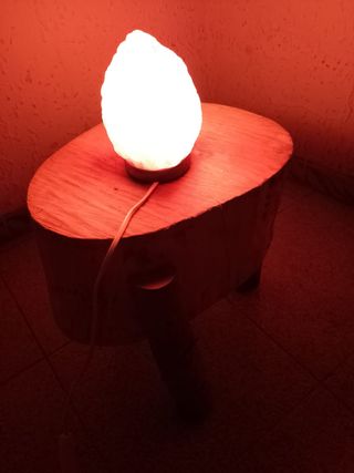 Tavolo rustico in legno con fioriera