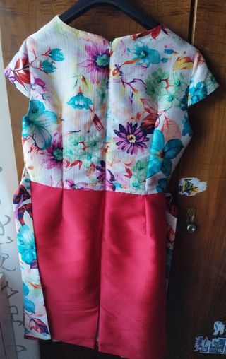 Vestido floral rojo y multicolor