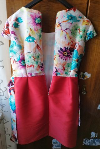 Vestido floral rojo y multicolor