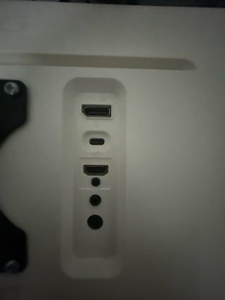 Monitor HDR bianco da 32" a 144 Hz