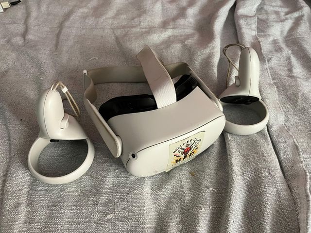 Oculus/Meta Quest 2 VR Headset