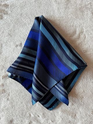 Pochette seta toni azzurro e blu