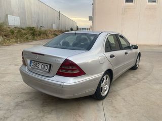 Mercedes-Benz Clase C 2004