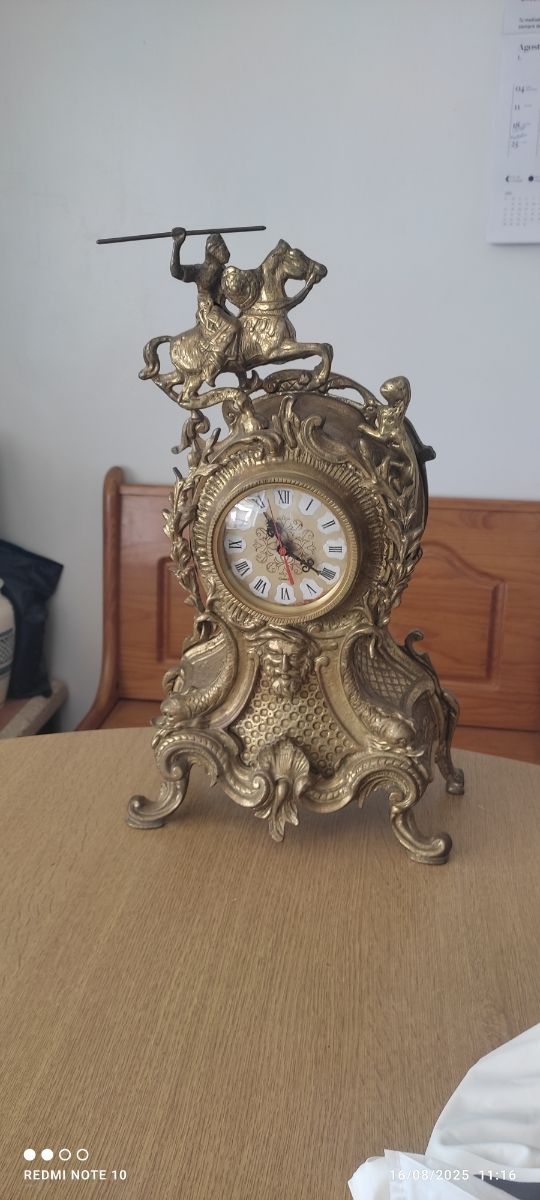 Reloj bronce estilo antiguo