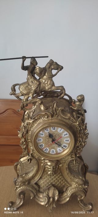 Reloj bronce estilo antiguo